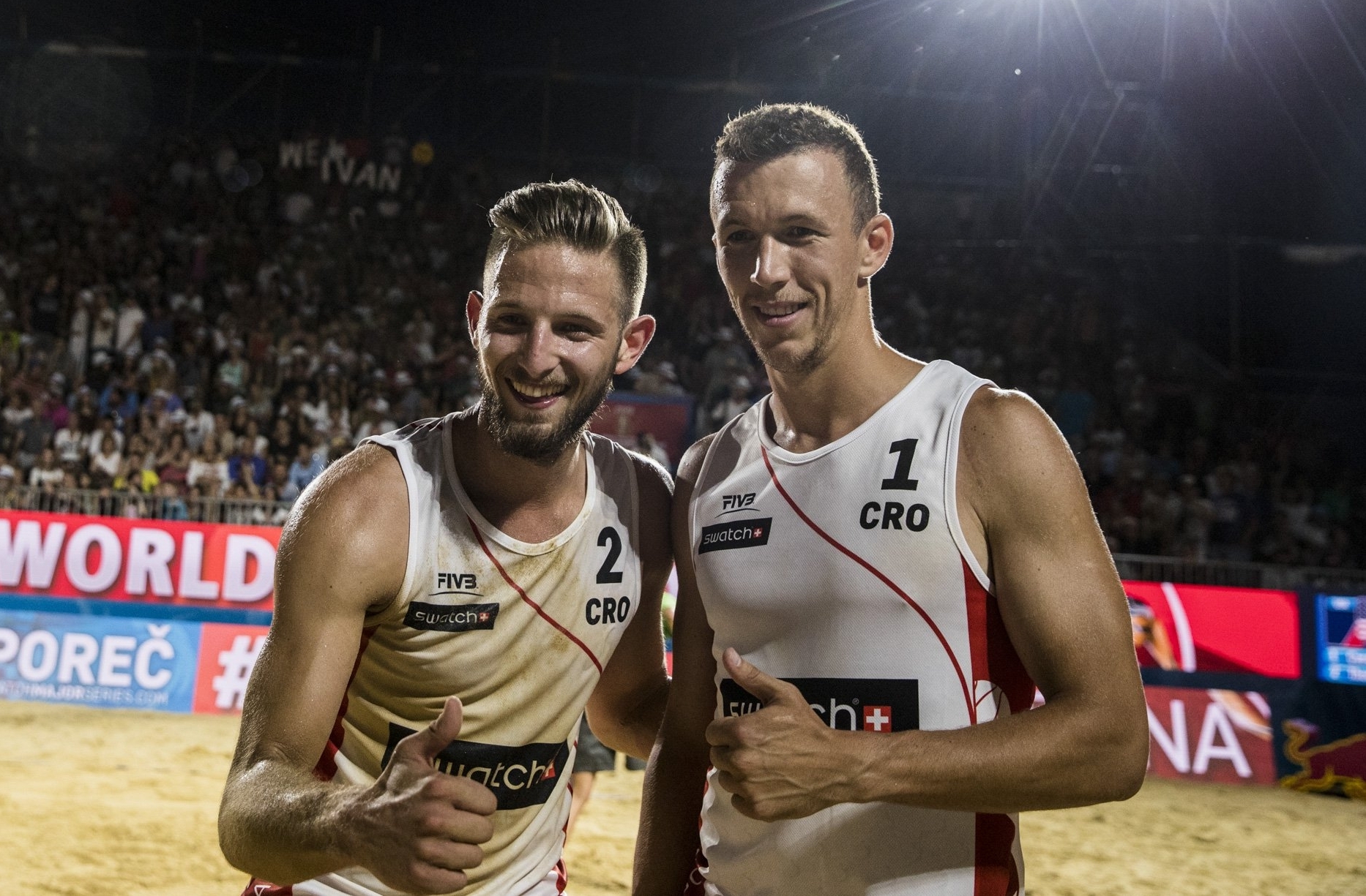 Ivan Perišić and partner Niksa Dell’Orco give the thumbs up after the game. Photocredit: Samo Vidic.